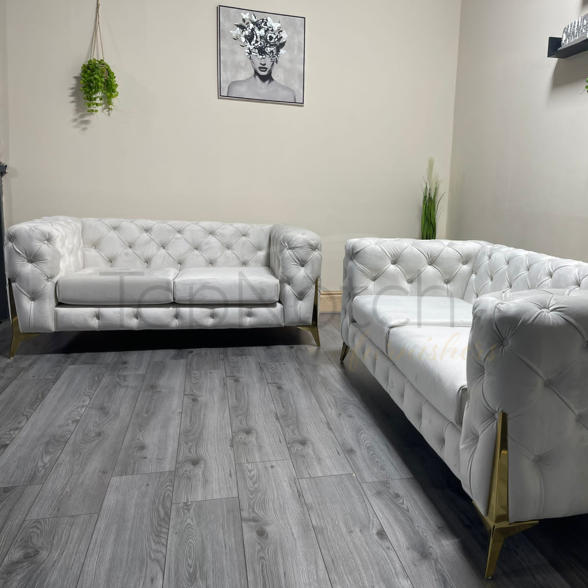 Chesterfield Midelton tufted sofa