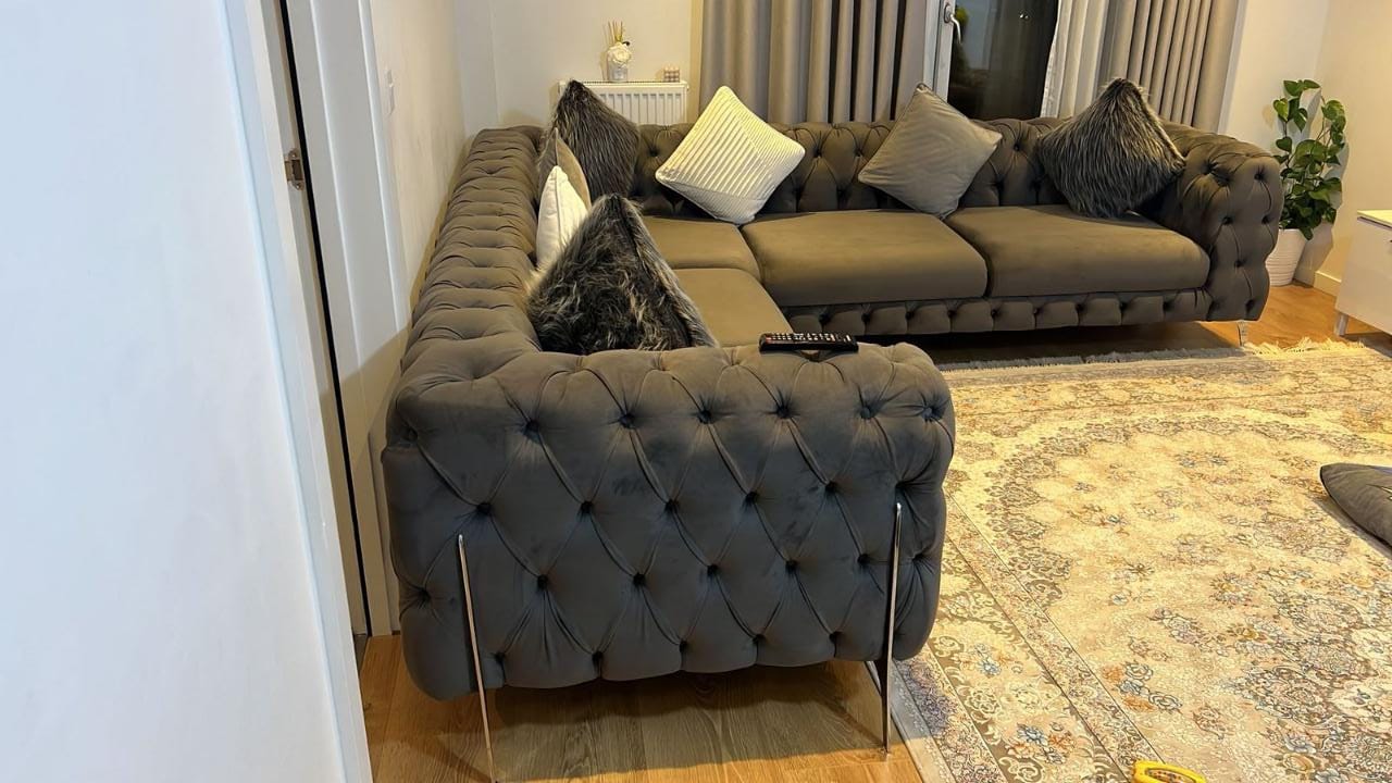 f0fa72a0-3748-40bb-b910-024f2e8d08eb.jpg Ambassador Chesterfield Corner Sofa With Deep Buttoned Sides - Image 1